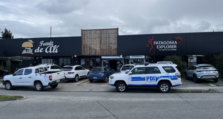Robo afecta a local de venta de armas en Puerto Montt: entraron por el techo y se llevaron 26 objetos