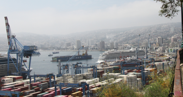 Autoridades públicas y privadas firman compromiso por el desarrollo de la región de Valparaíso