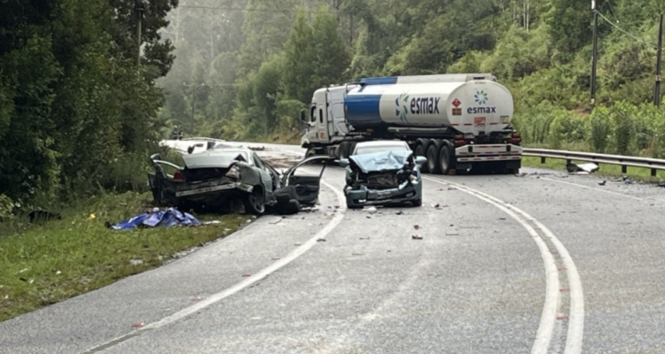 Violenta colisión entre camión y automóviles deja dos muertos en ruta que une Valdivia con Paillaco