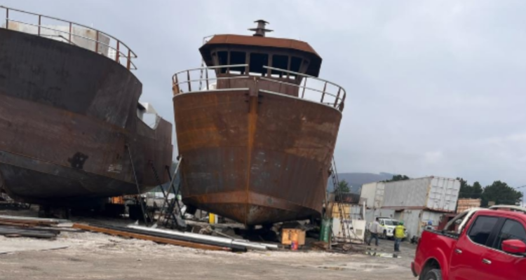 Tras explosión en astillero de Coronel: dos trabajadores están graves y en estado de coma