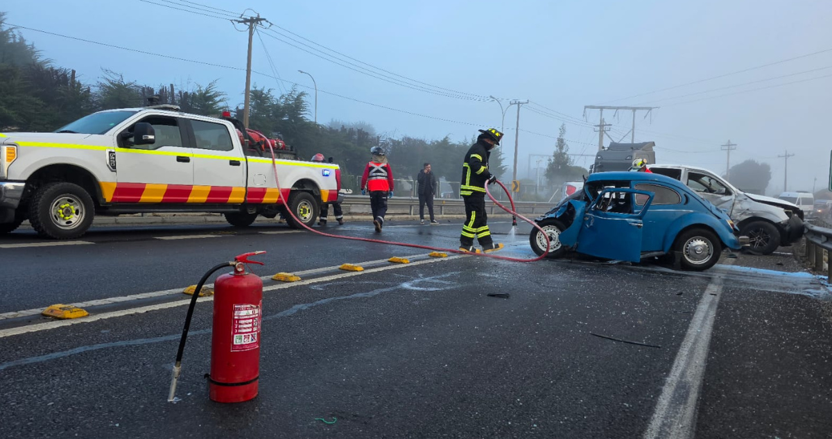 Colisión entre camioneta y automóvil en Puchuncaví
