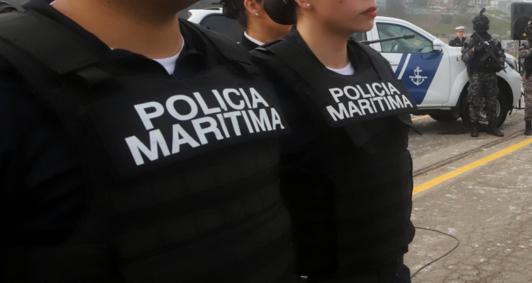 Hombre denuncia haber sido golpeado, detenido y abandonado por Policía Marítima en Valparaíso