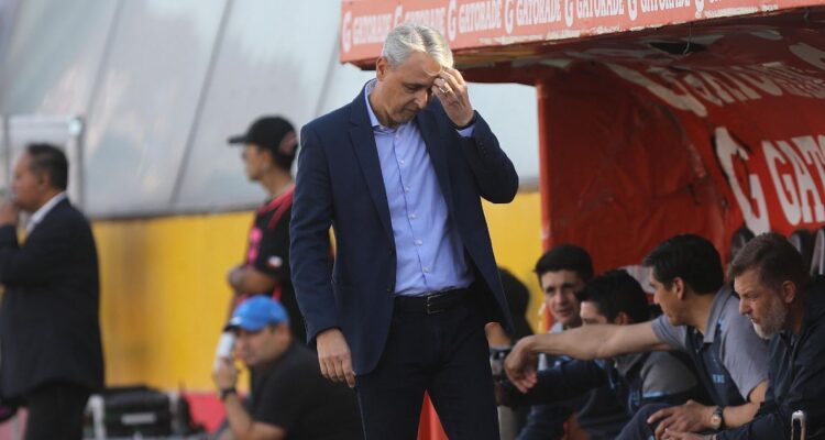 Tiago Nunes asegura que es “imposible” que deja la UC