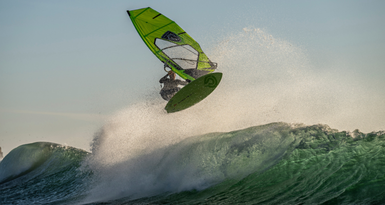 Topocalma fue el epicentro de la acción donde Marcilio Browne se consagró campeón del World Wave Tour 2025.