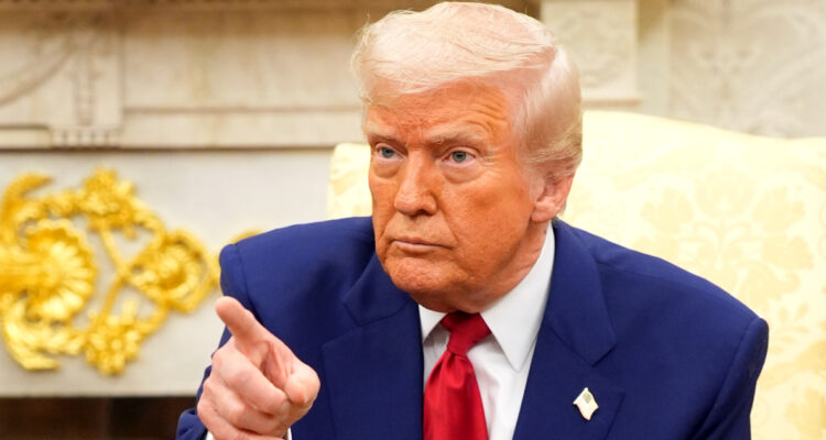 Trump firma orden contra el ahorro de agua en las duchas: “Para cuidar mi hermoso cabello”