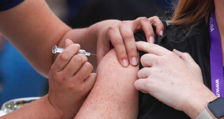 Siguen al alza las enfermedades respiratorias y autoridades prevén peak de influenza tipo A en mayo
