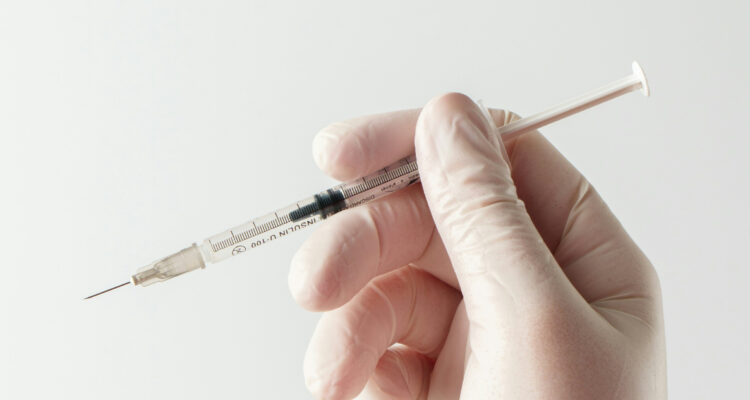 Vacunas chilenas contra el cáncer avanzan en estudios clínicos y aumentan sobrevida de los pacientes