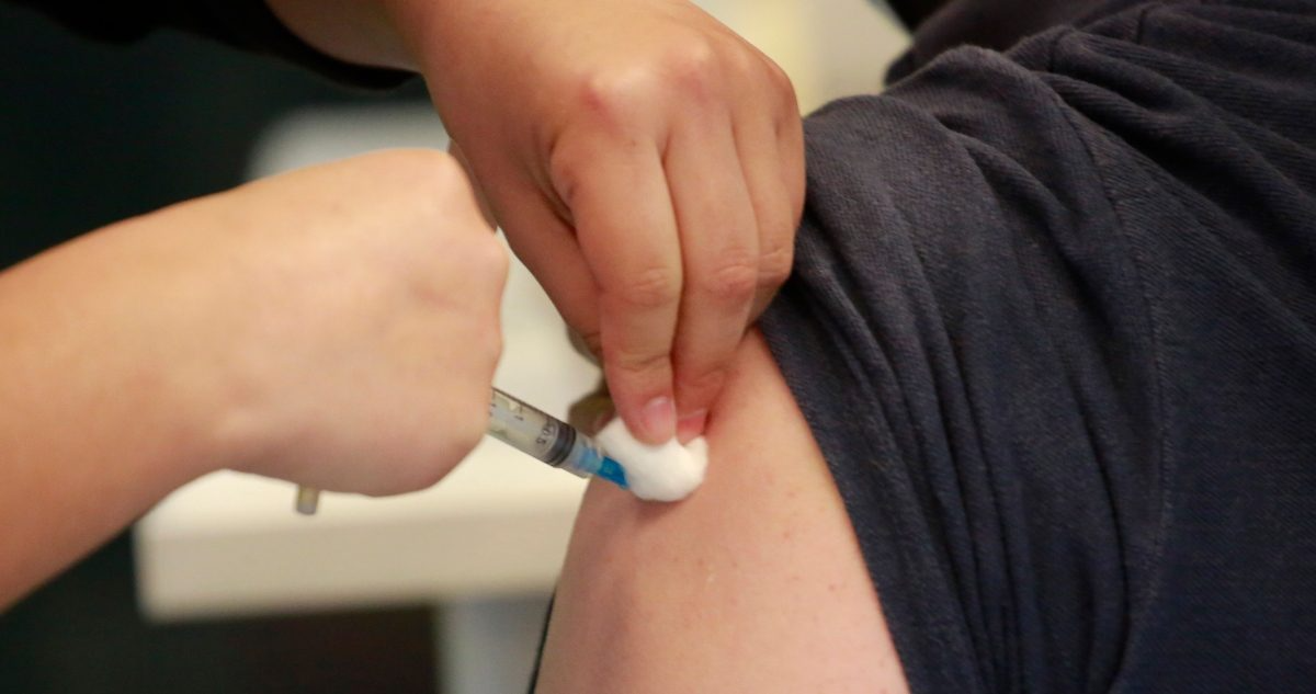 Dónde encontrar el vacunatorio más cercano para recibir la dosis contra la Influenza y el Covid-19