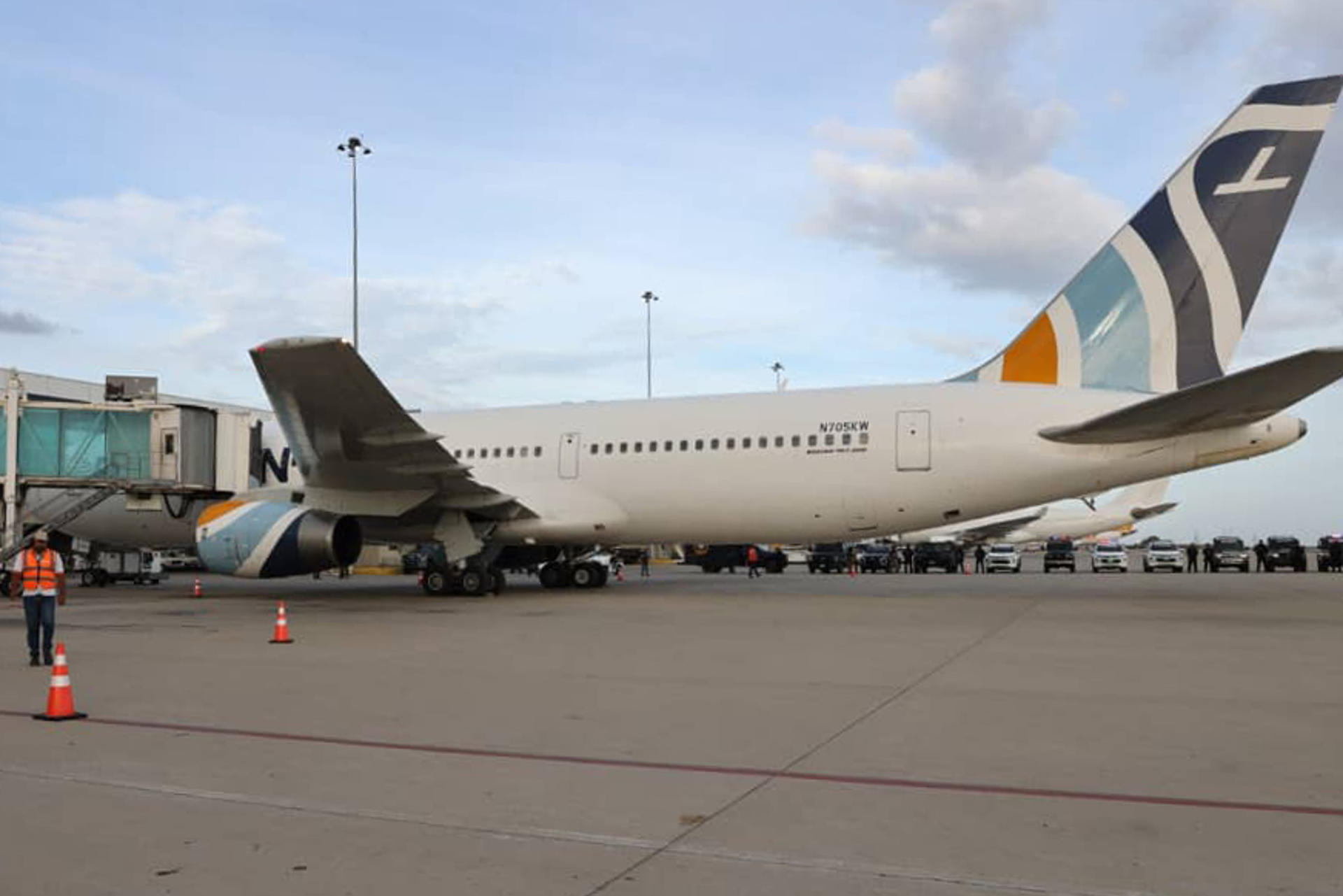 Avión de EE.UU en el Aeropuerto Internacional Simón Bolívar este viernes, en La Guaira (Venezuela)