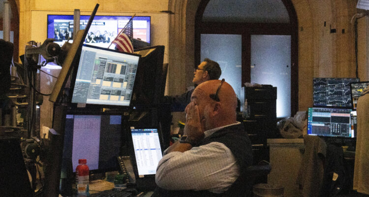 Wall Street abrió en rojo: la guerra comercial da pocas señales de progreso