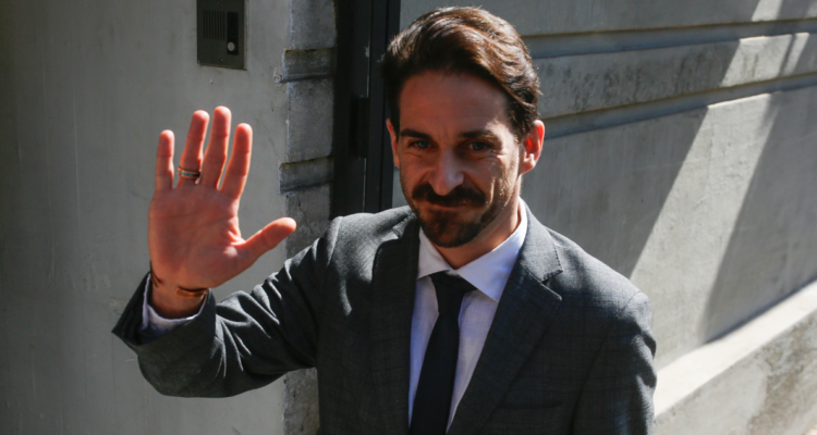 Winter (FA) defiende uso de la corbata: “No como otras personas del Frente Amplio que tienen un tema”