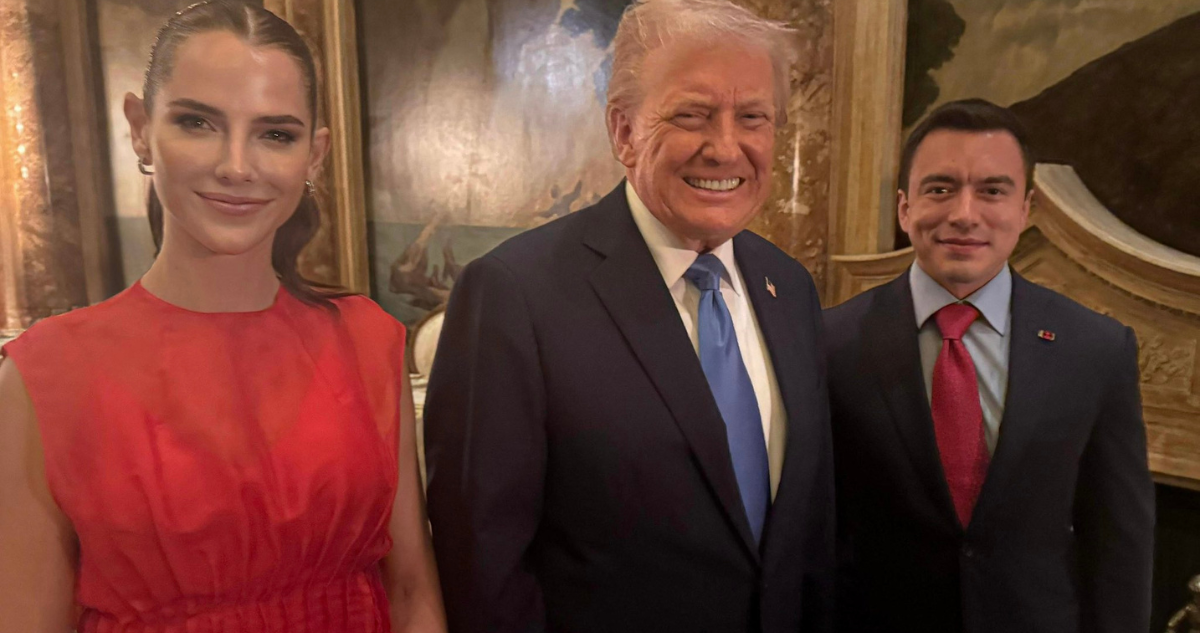 La primera dama de Ecuador, Lavinia Valbonesi; el presidente de EEUU, Donald Trump, y el mandatario ecuatoriano, Daniel Noboa