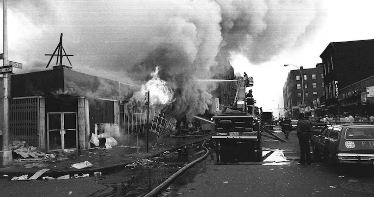 Incendios y saqueos en el Bronx durante el apagón de 197