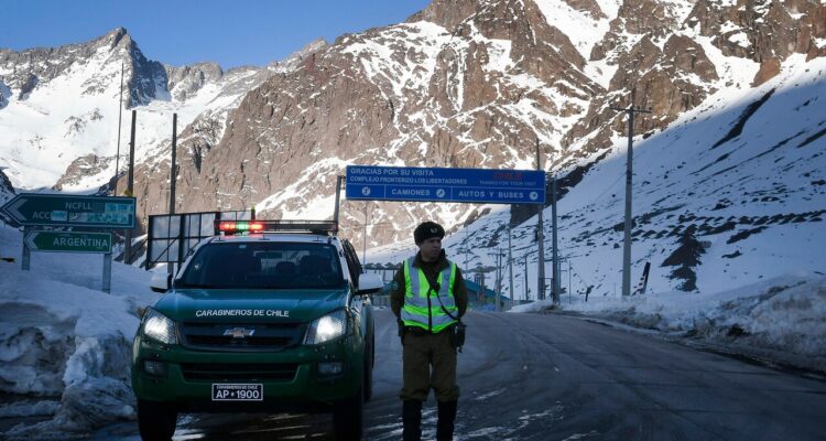 Suspenden tránsito en paso Los Libertadores por inestabilidad climática en cordillera