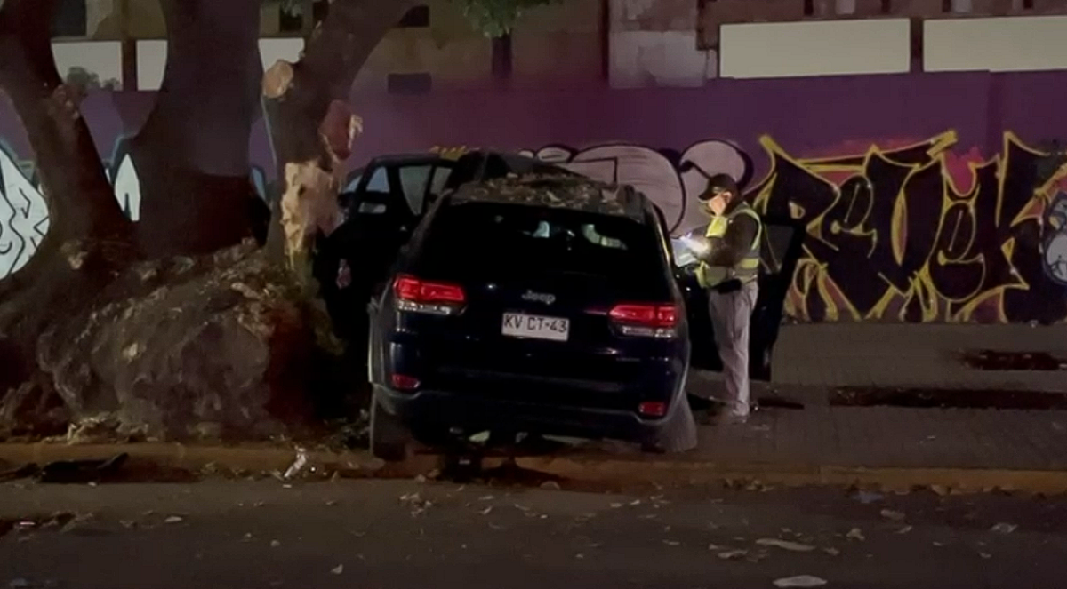 Cinco heridos deja violento accidente en Ñuñoa: uno está en riesgo vital