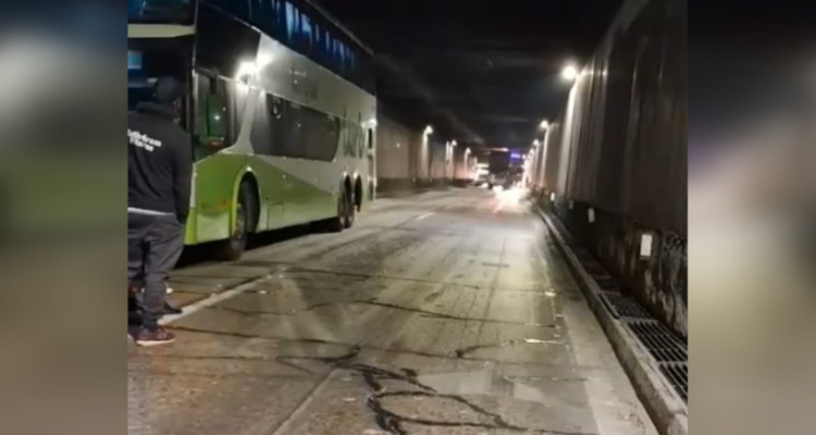 Choque de camiones en túnel Lo Prado
