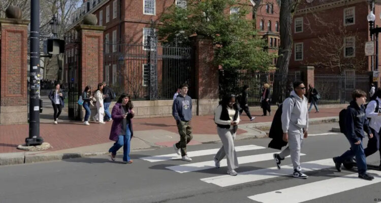 Administración de Trump congela toda nueva subvención a la Universidad de Harvard
