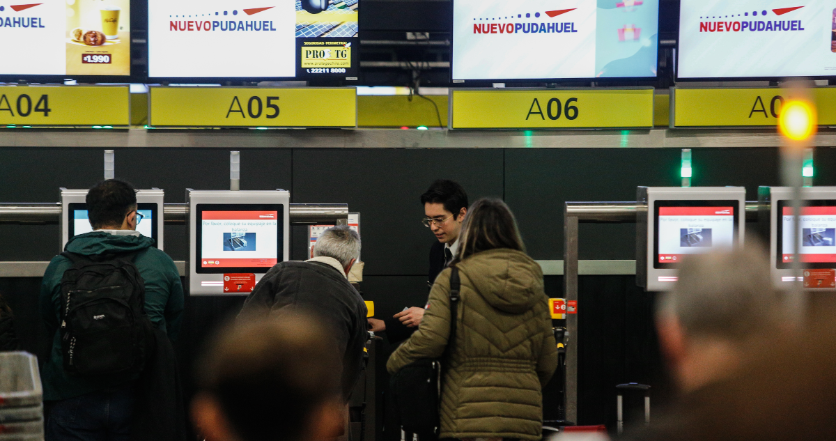 Corte de energía eléctrica en torre de control del Aeropuerto de Santiago provocó demora en vuelos