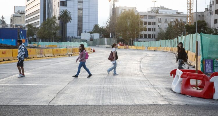 Fin de la rotonda: anuncian habilitación de pistas del eje Alameda-Providencia en Plaza Baquedano