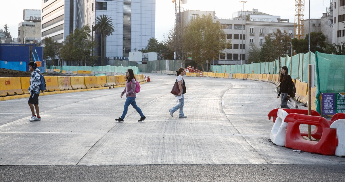 Fin de la rotonda: anuncian habilitación de pistas del eje Alameda-Providencia en Plaza Baquedano