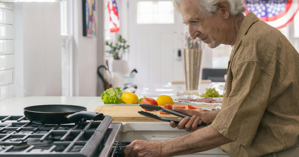 Cómo mejorar la alimentación de adultos mayores y qué hacer para variar el consumo de carne y verduras