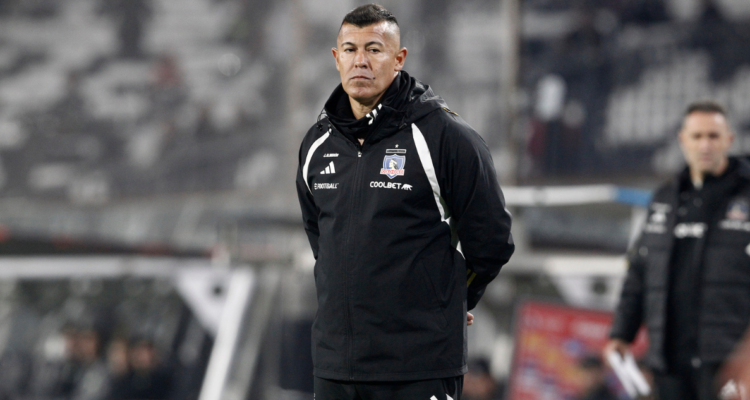 Almirón pide calma a los hinchas tras nueva derrota y oscuro presente de Colo Colo.