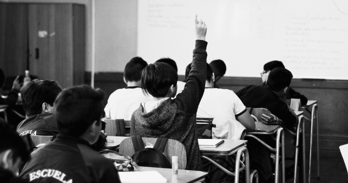 Apoderados acusan uso de términos inapropiados en clase de educación sexual para niños de Sexto Básico