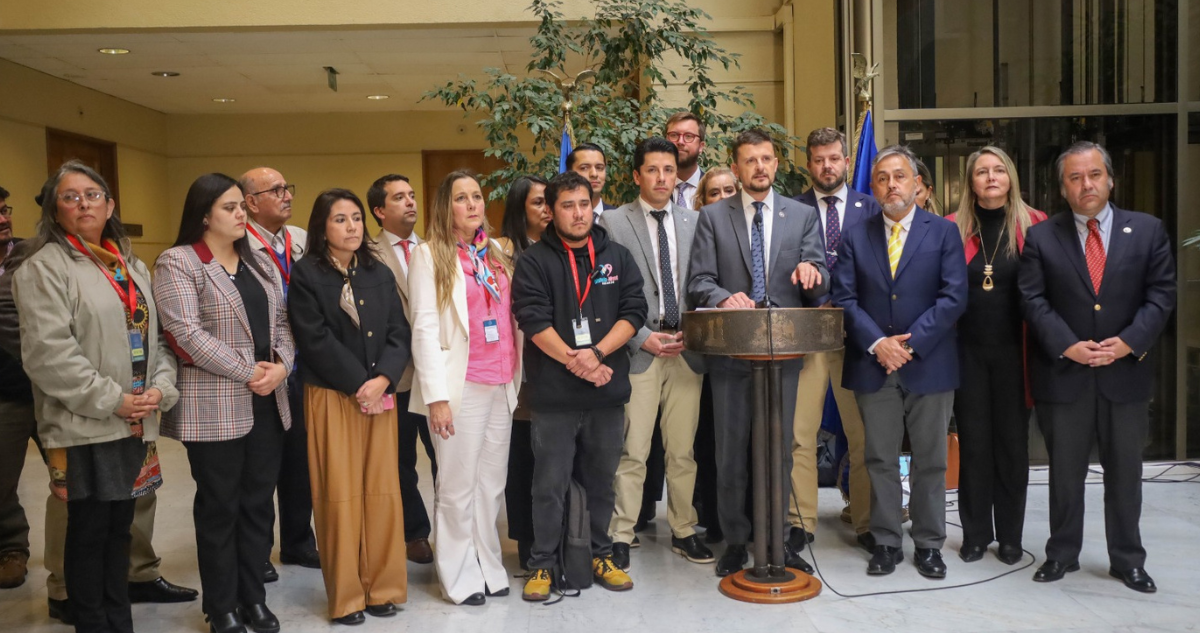 Oposición valora aprobación del informe sobre terapias hormonales en niños: pide prohibir tratamientos