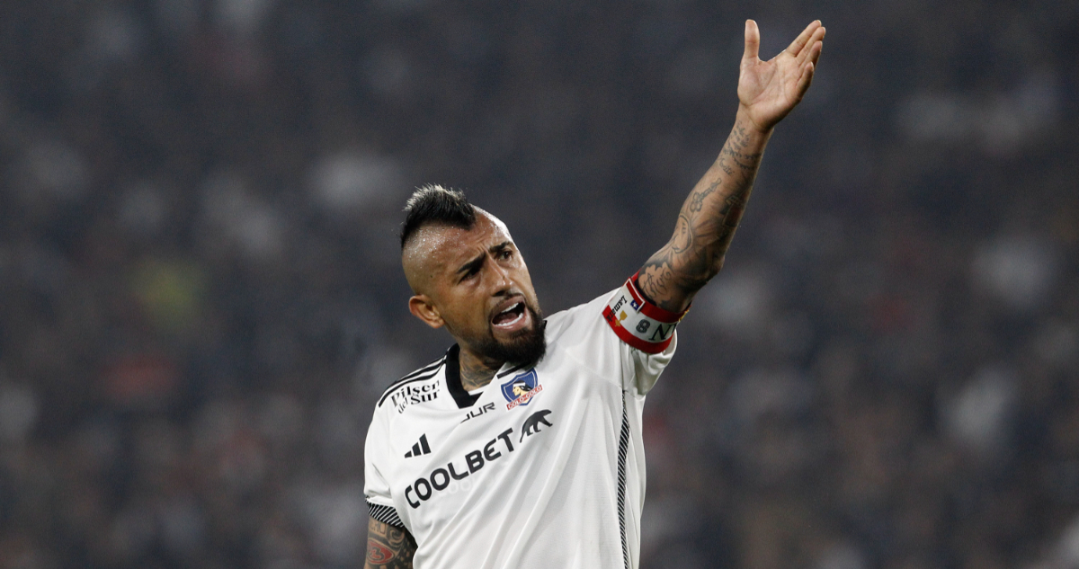 Arturo Vidal jugando para Colo Colo