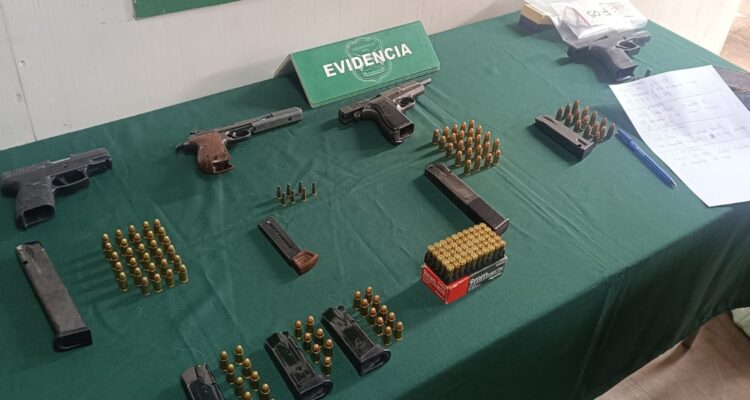 Cuatro adolescentes detenidos tras asalto a repartidor en Cerrillos: le robaron hasta la comida