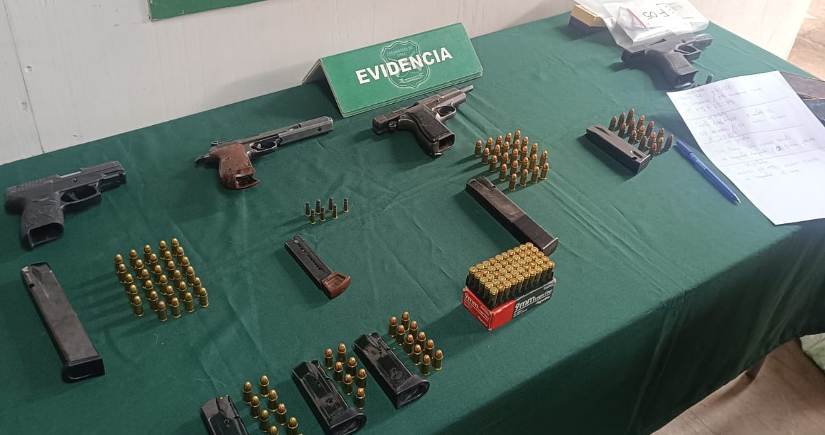 Cuatro adolescentes detenidos tras asalto a repartidor en Cerrillos: le robaron hasta la comida