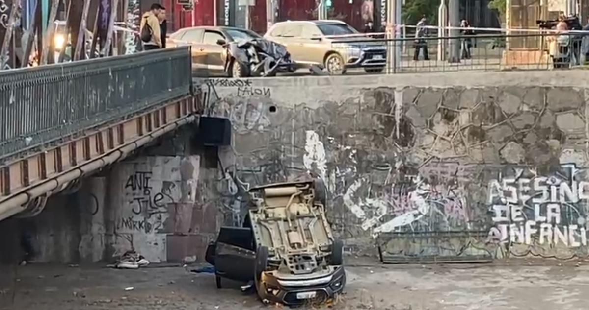 auto cayó río mapocho