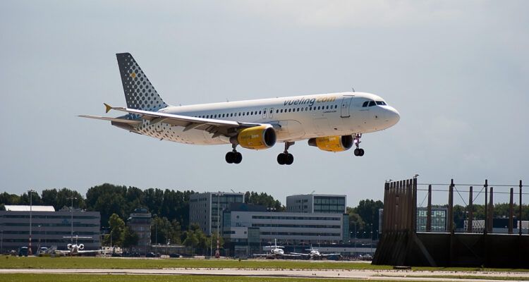 En Turquía multarán a los pasajeros que se pongan de pie antes que el avión se detenga