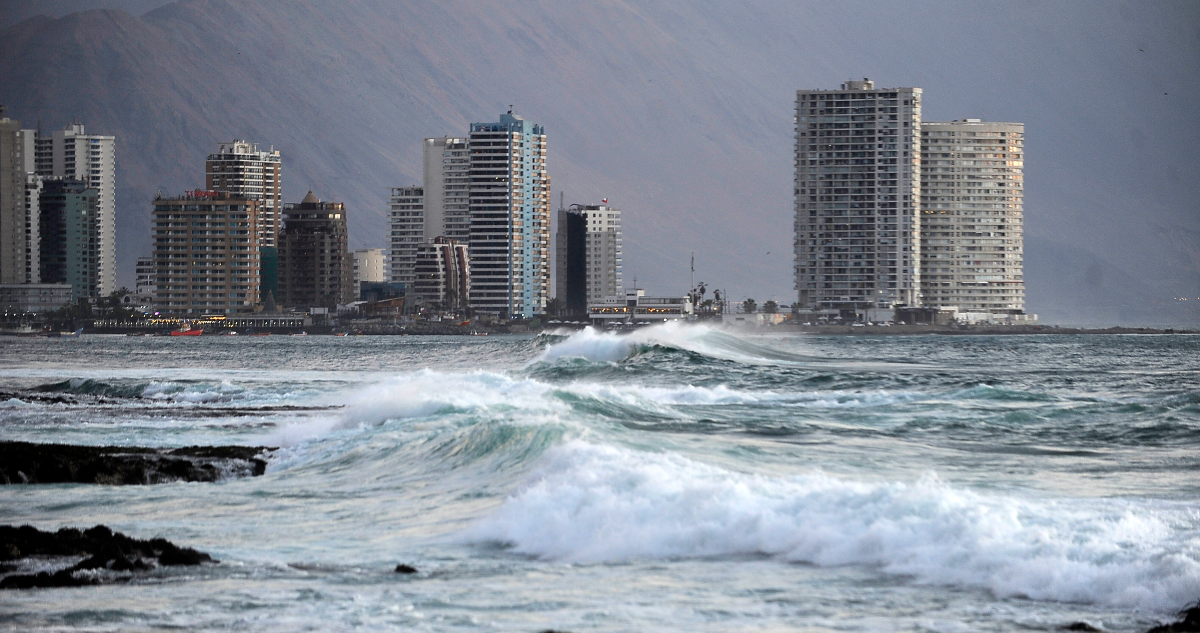 Emiten nuevo aviso de marejadas desde Arica hasta Aysén: revisa días y horarios de mayor intensidad