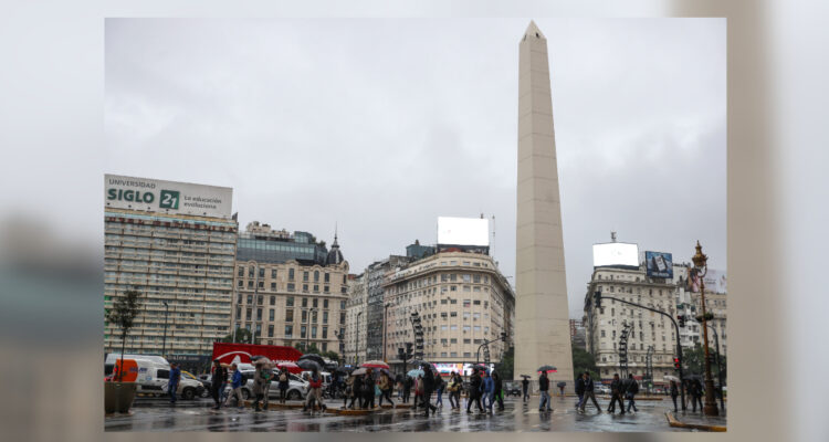 Argentina sigue ajustando su billetera: anuncia fin a gratuidad en salud y educación para extranjeros