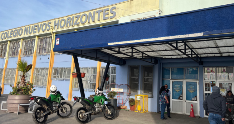 Frontis del colegio Nuevos Horizontes de San Pedro de la Paz donde ocurrió una balacera