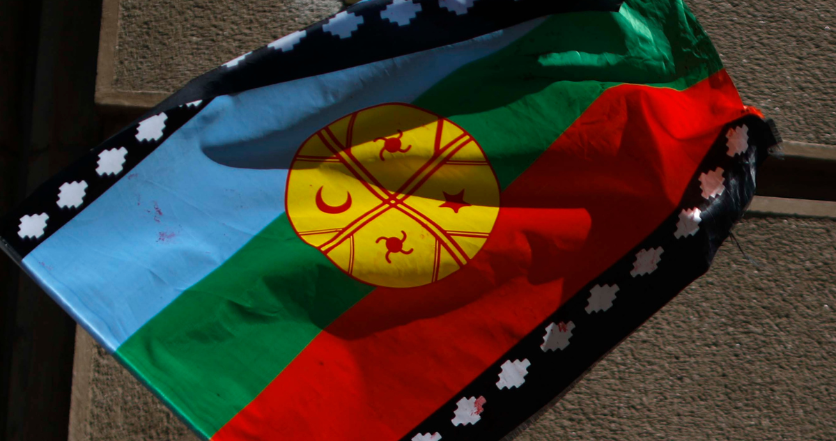Bandera mapuche por petición de comunidades por rechazo de comisión de la solicitud de uso de espacio marino