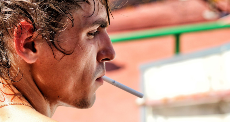 Esta es la edad a la que fumar, beber y no hacer ejercicio comienzan a dañar tu cuerpo, según estudio