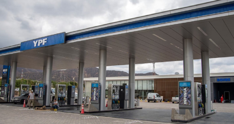 Bencinera YPF en Argentina
