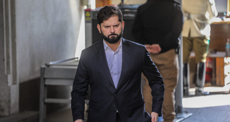 Boric reitera que hay que “evacuar costas” de Magallanes tras sismo en la región