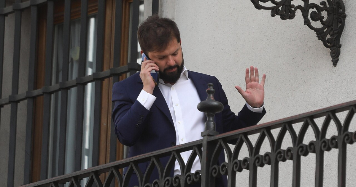 “Jamás haría algo ilegal”: Detallan conversación pinchada entre Boric y exesposa de Alberto Larraín