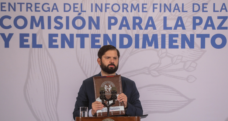 Presidente Boric tras recibir informe final de la Comisión Para la Paz que generó reacciones en autoridades de Los Ríos