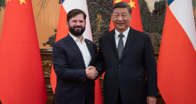 Boric y Xi Jinping concretan bilateral con crítica a guerras comerciales y defensa al multilateralismo