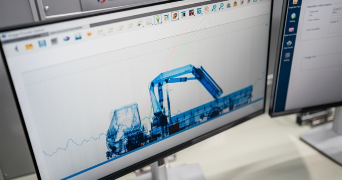 Camión escáner en cardenal Samoré