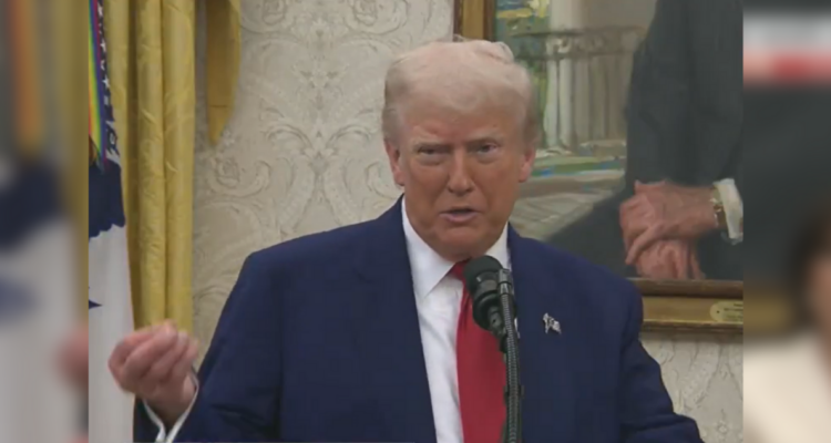 Trump se enfurece con periodista que le preguntó si sabía por qué lo apodaban TACO