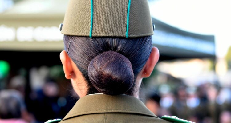Carabinera de civil es baleada en una pierna durante robo de su vehículo en Tucapel