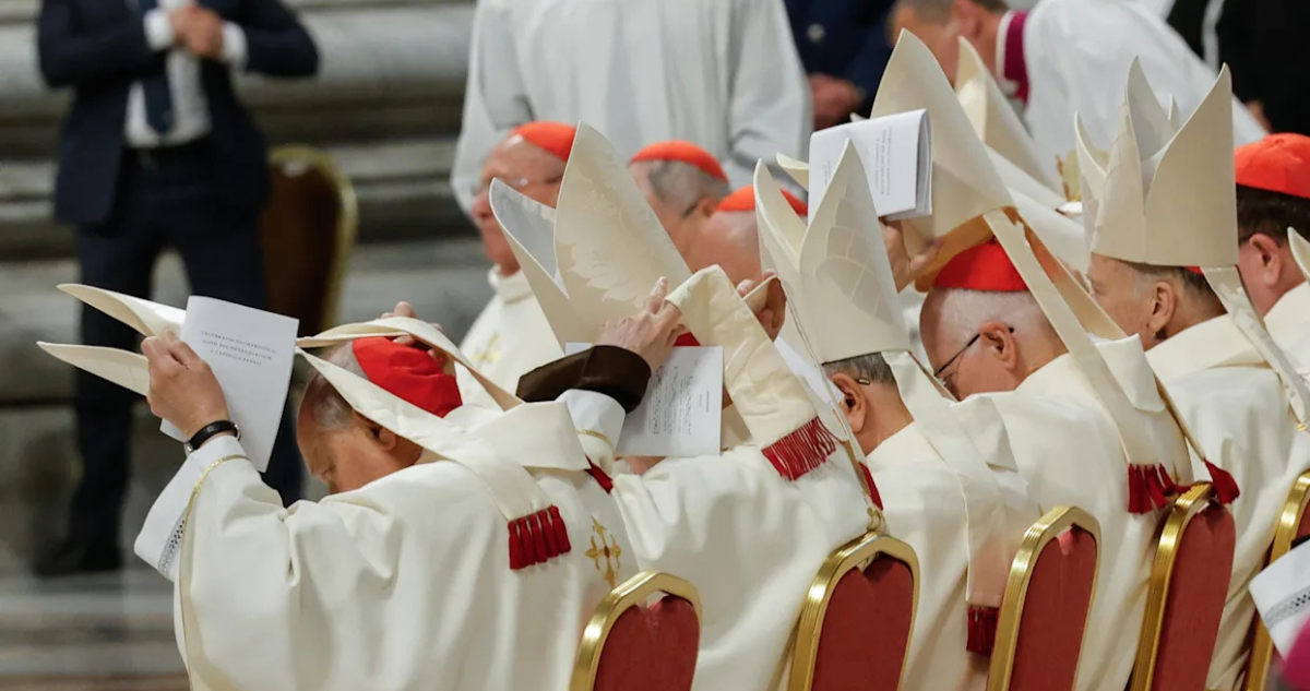 Cardenales en la Novena Misa Novendial en memoria del papa Francisco en la Basílica de San Pedro