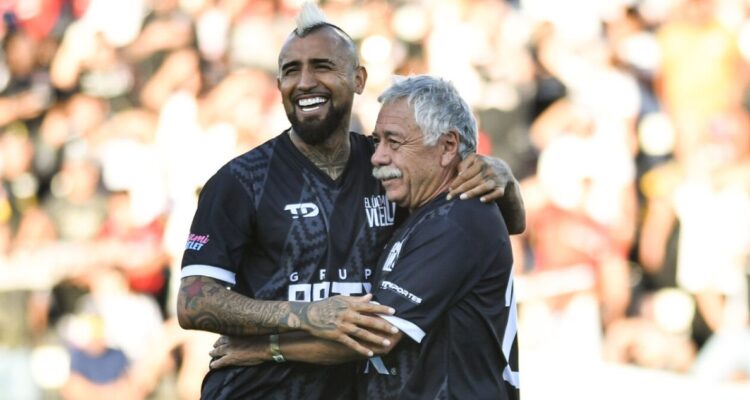 Carlos Caszely pide a Colo Colo no reclamar a sanción de Conmebol en la Copa Libertadores