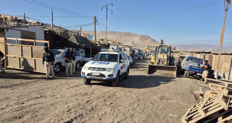 Encuentran nuevo cuerpo enterrado en Cerro Chuño de Arica: estaba al interior de una maleta