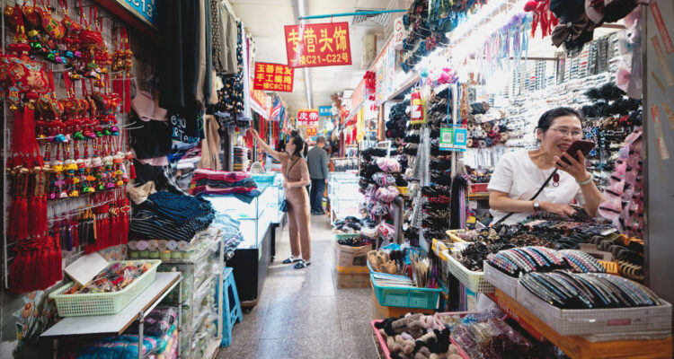 China afirma que está “evaluando” iniciar negociaciones comerciales con Estados Unidos